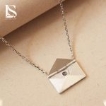 پلاک نقره دستساز دخترانه لاریسا PD04