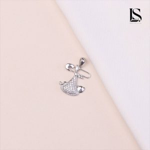 پلاک نقره دخترانه لاریسا PD16
