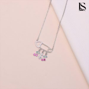پلاک نقره دخترانه لاریسا PD17