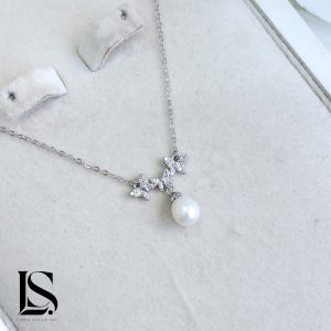 پلاک نقره دخترانه لاریسا طرح مروارید PD25